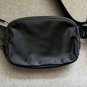 Lululemon everywhere belt bag